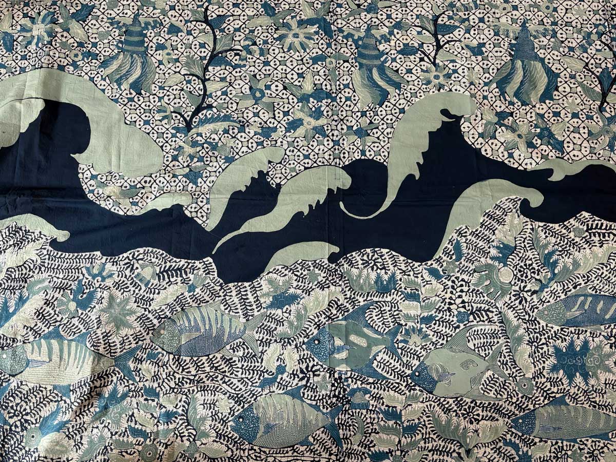 私の買った「海と漁船」と似た構図だが、波が大きく、船はいない
