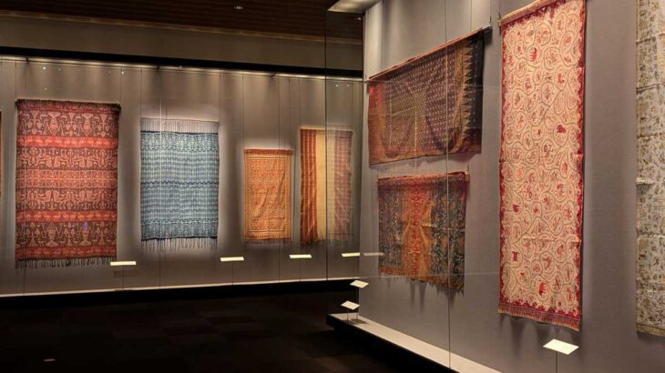 賀集さんが複製した元の布を見られる！　トーハク「アジアの染織 インドネシアの染織」展　