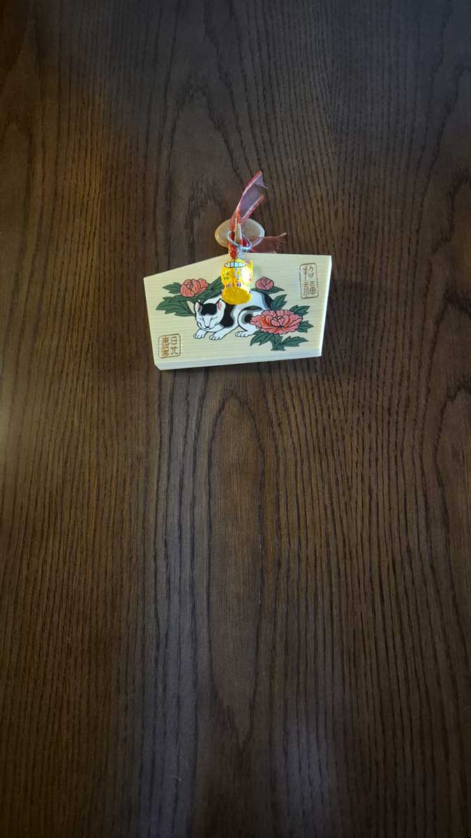 ジャカルタの友人にプレゼント。ドアに付けてくれた