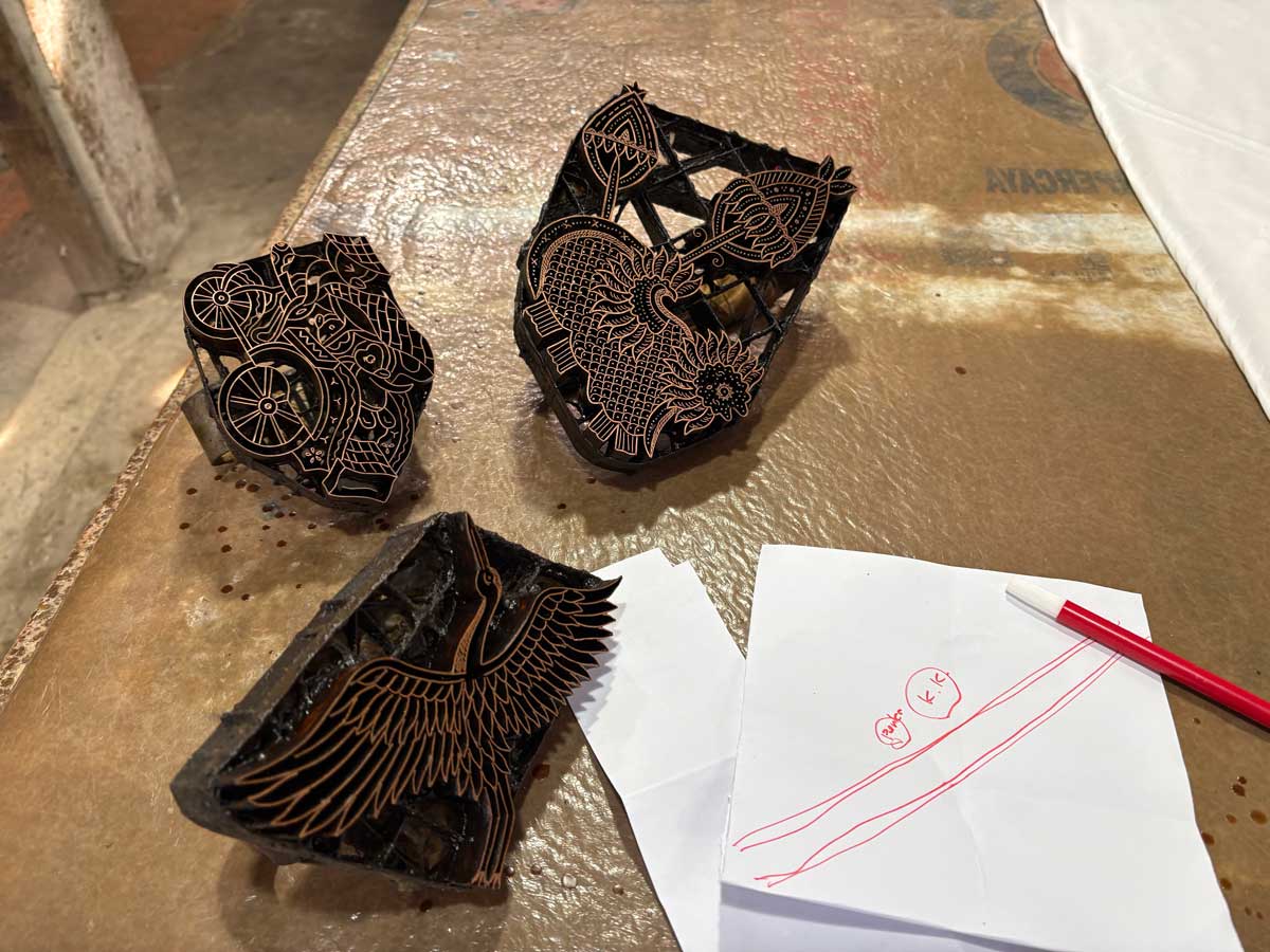 クレタ・クンチャナ、ペン子のベチャ、鶴のチャップとデザイン画